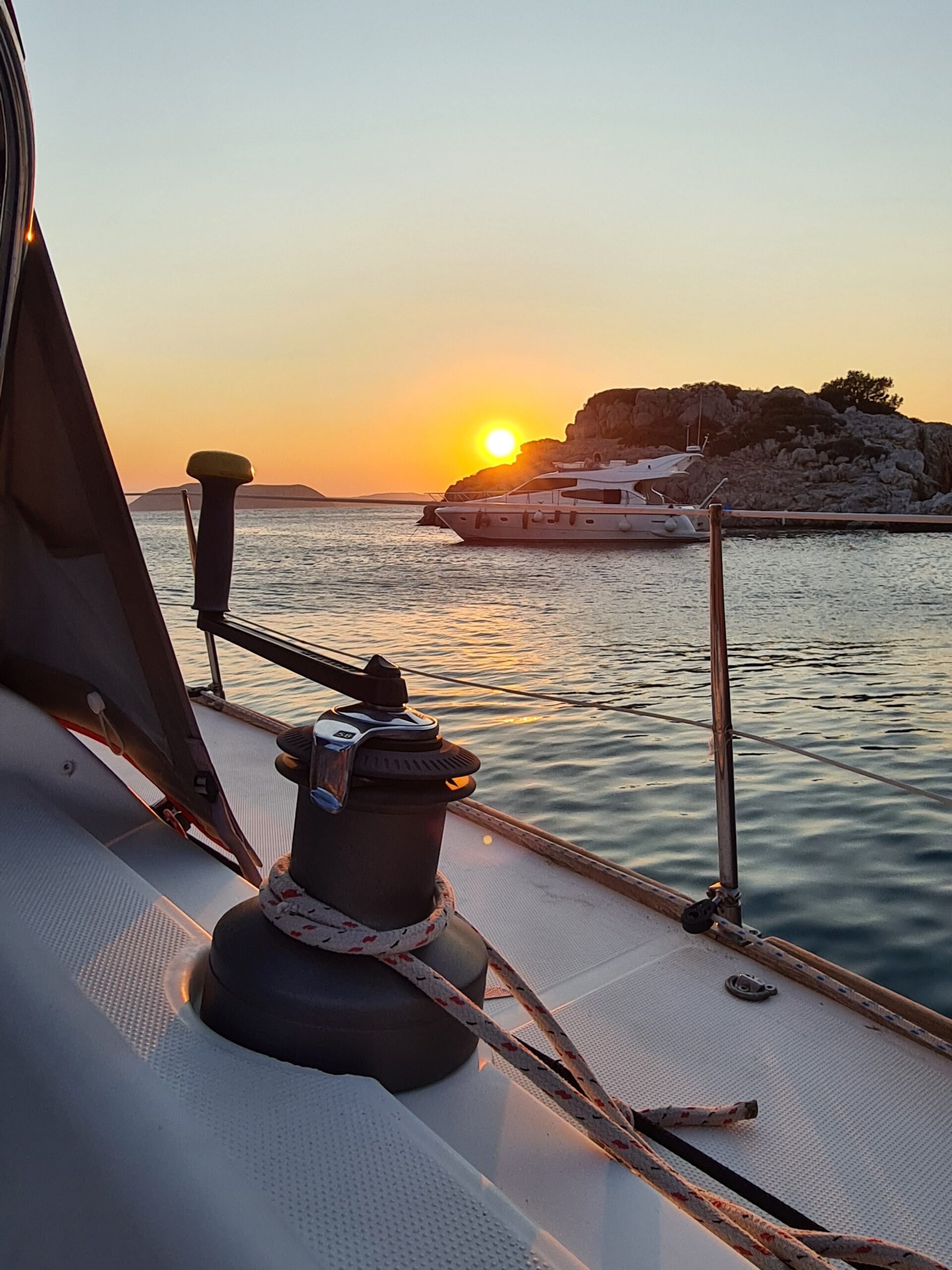 Digital Fatigue and Yachting: Why the Offline Experience Is the New Premium